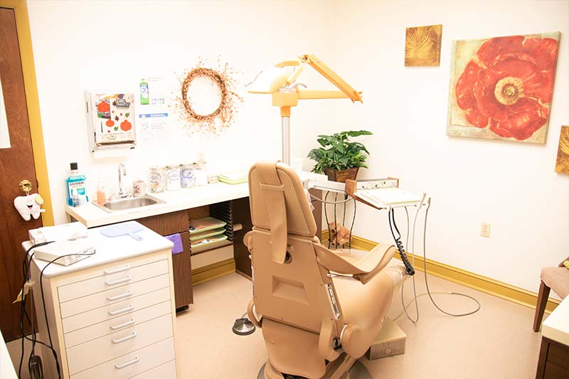 Dental exam room at Robert H. Fredrickson DDS